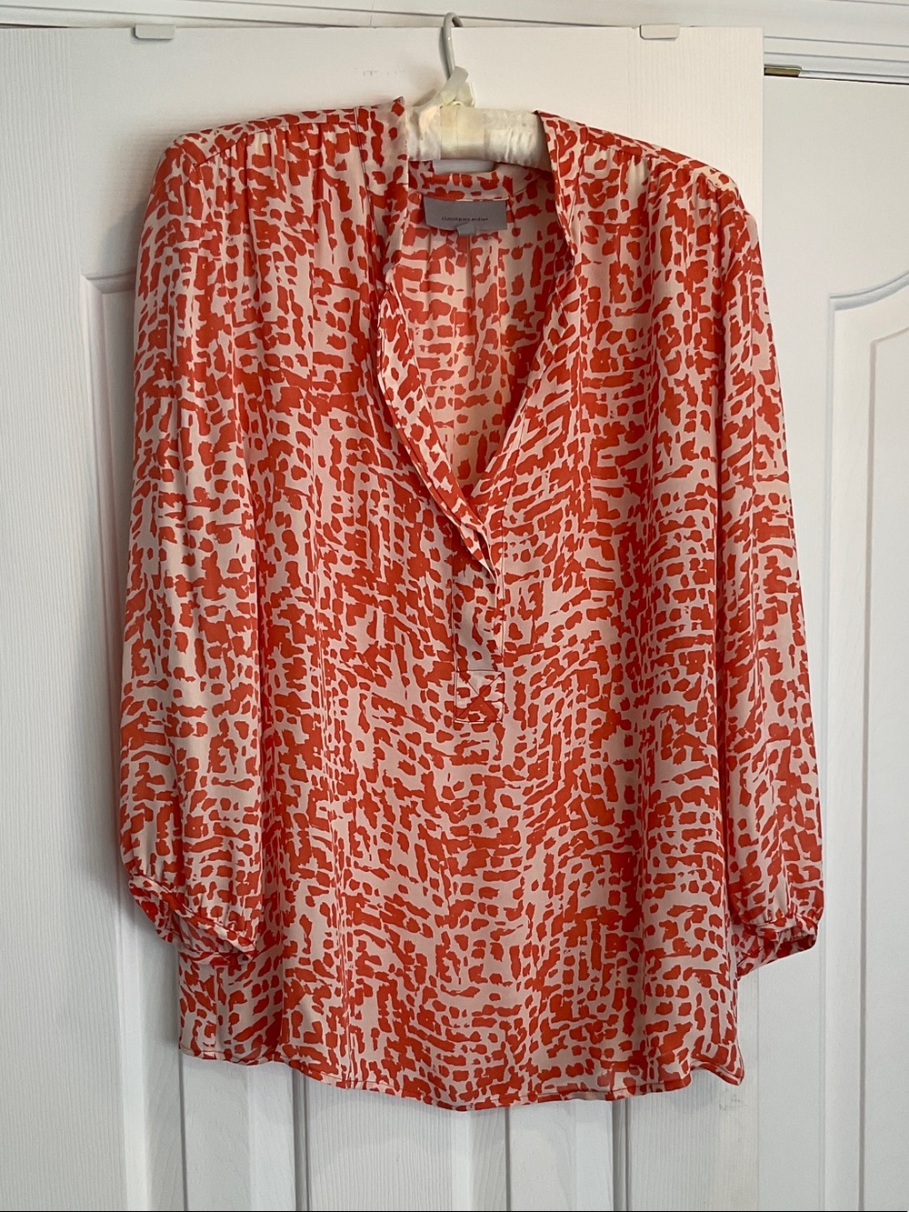 Classiques Entier Coral and White Patterned V-Neck Silk Blouse